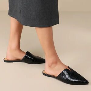 NIB Lulu's Jaelyn Black Crocodile Embossed Pointed-Toe Slides - 6.5